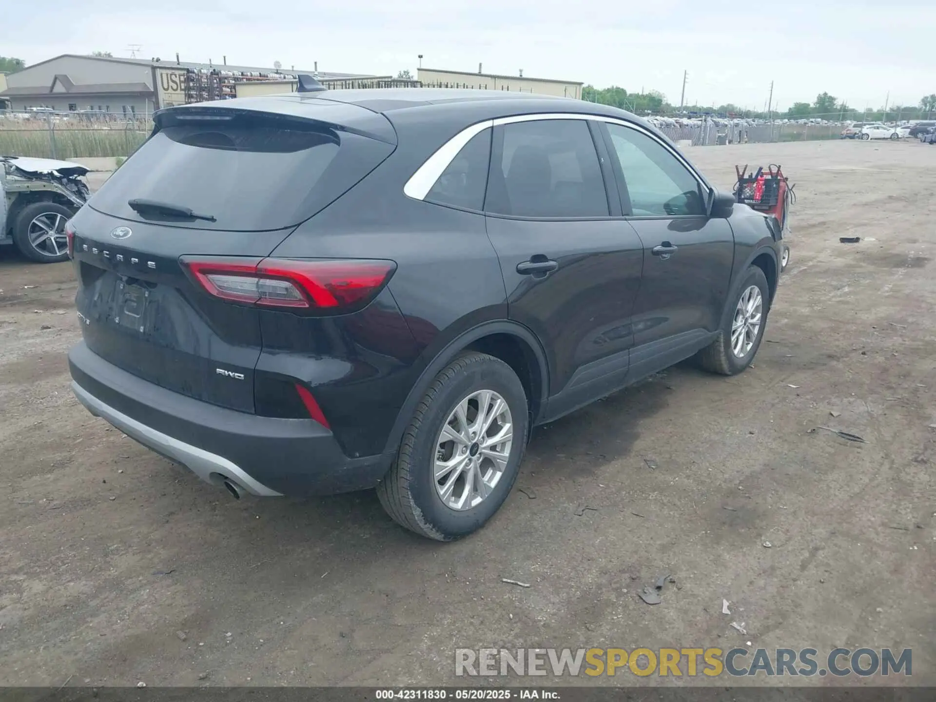 4 fotografías del automóvil dañado 1FMCU9GN9PUB17792 FORD ESCAPE 2023