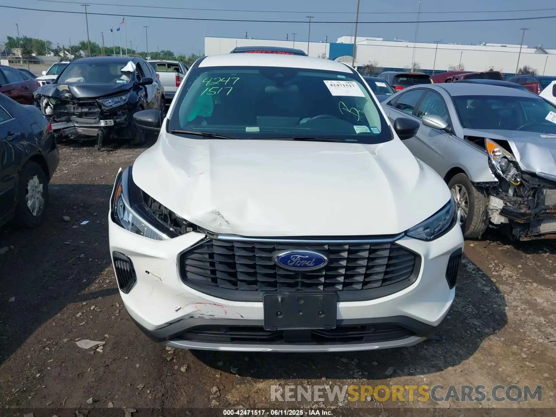 12 fotografías del automóvil dañado 1FMCU9GN9PUB32681 FORD ESCAPE 2023