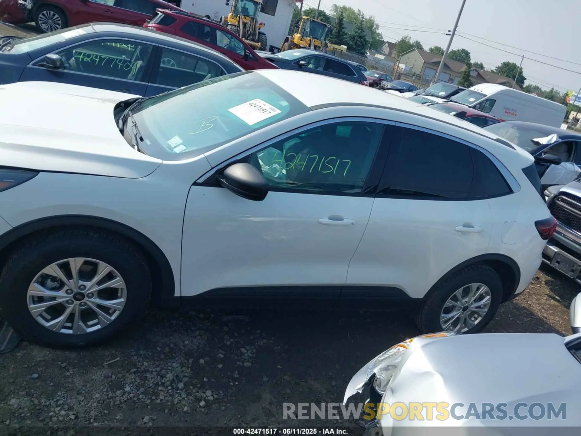 14 fotografías del automóvil dañado 1FMCU9GN9PUB32681 FORD ESCAPE 2023