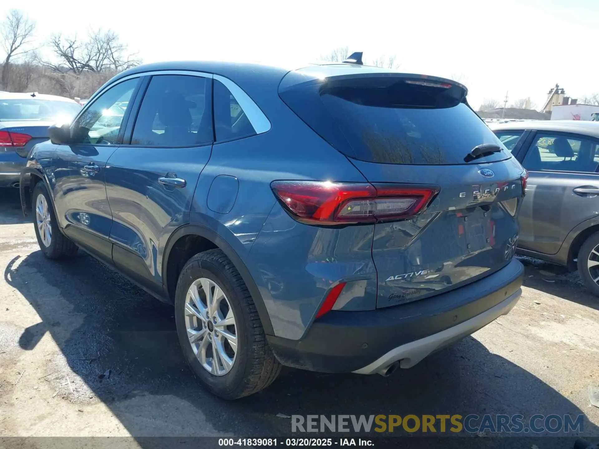3 fotografías del automóvil dañado 1FMCU9GNXPUA13909 FORD ESCAPE 2023