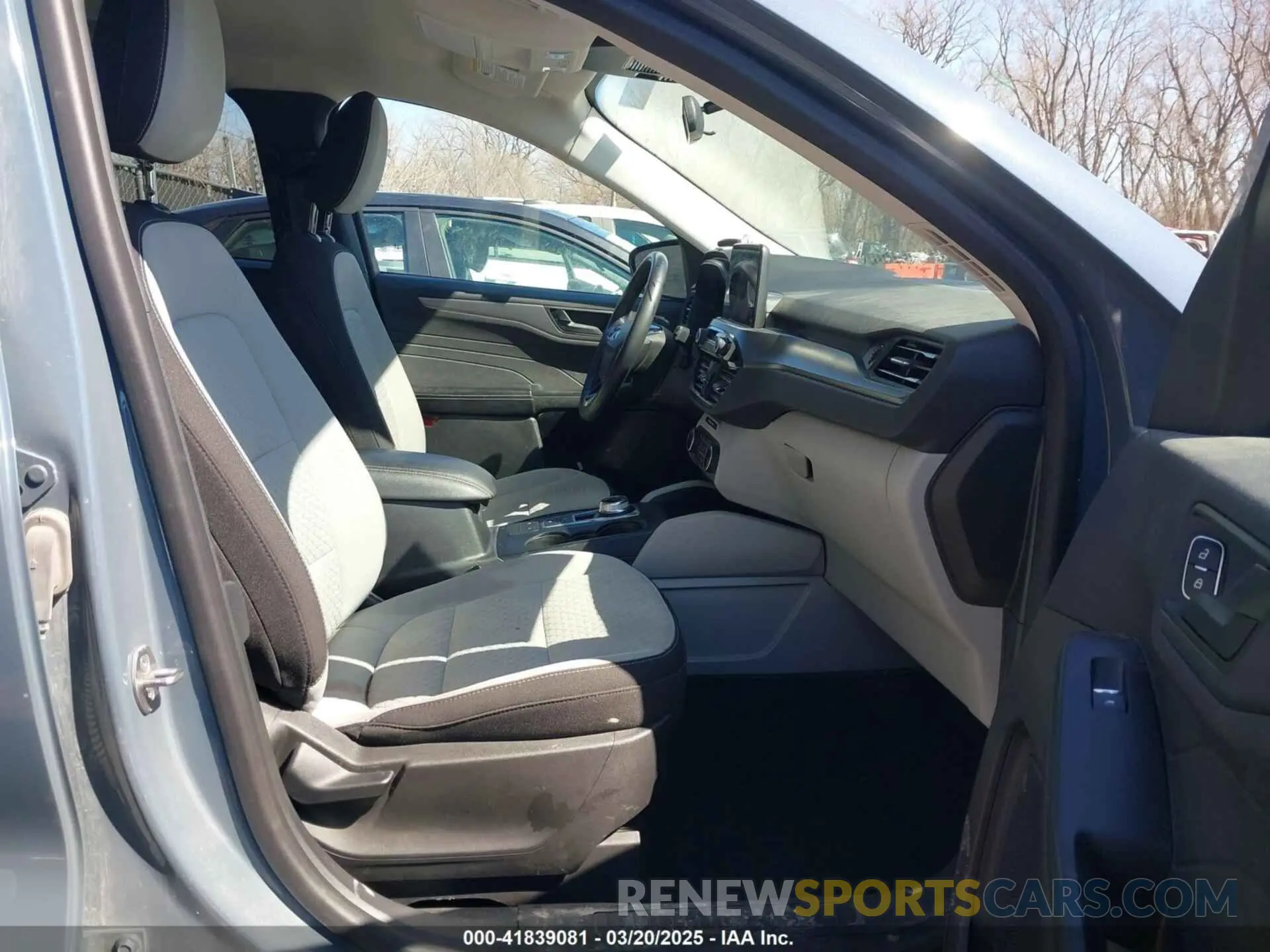 5 fotografías del automóvil dañado 1FMCU9GNXPUA13909 FORD ESCAPE 2023