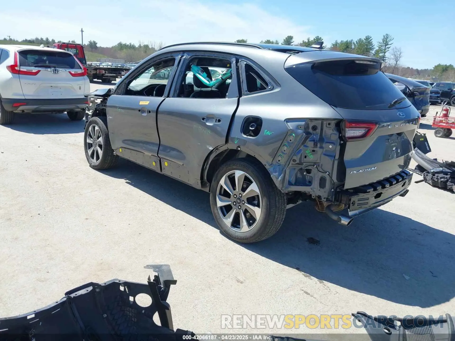 3 fotografías del automóvil dañado 1FMCU9JA2PUA23131 FORD ESCAPE 2023