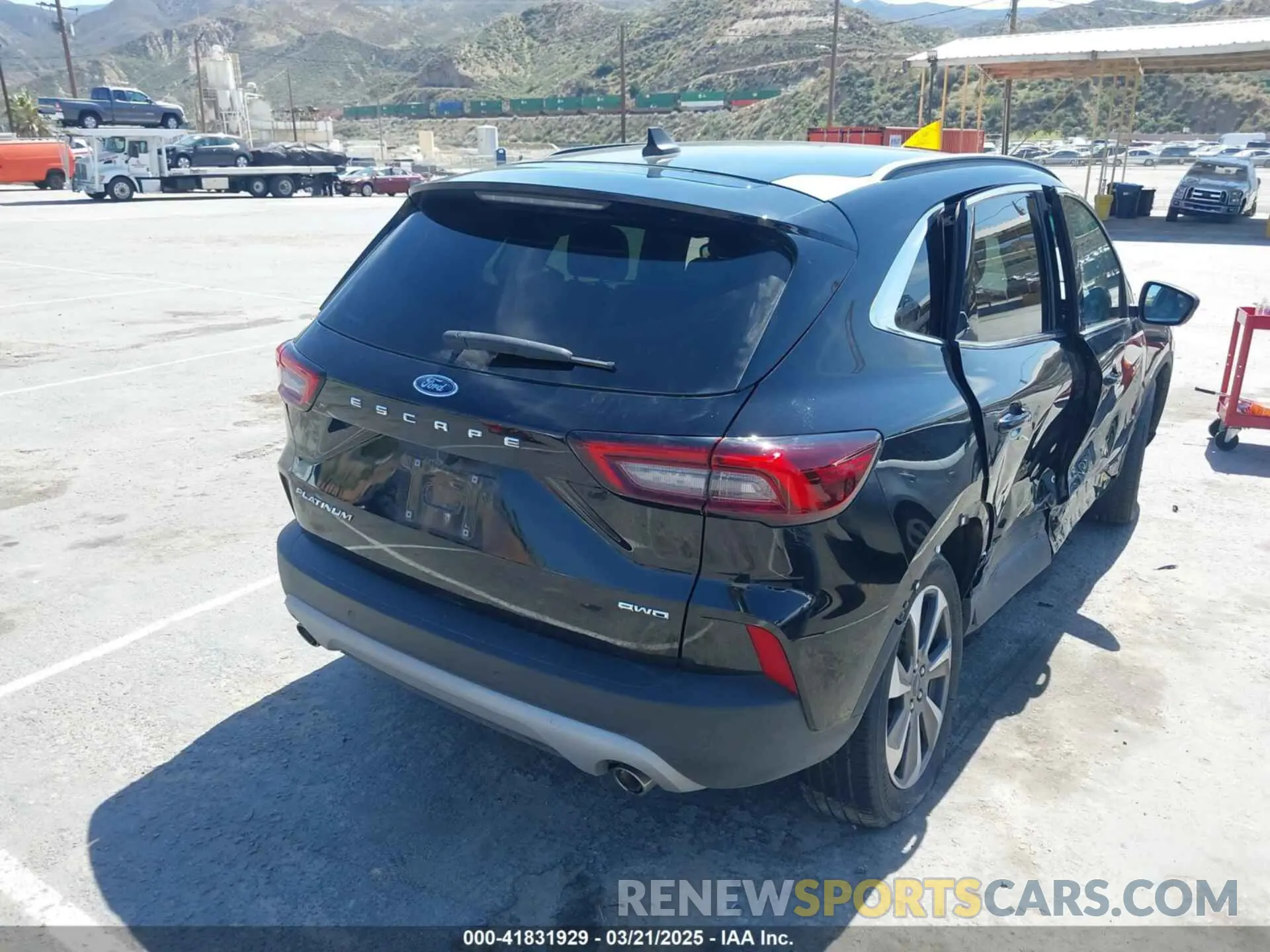 4 fotografías del automóvil dañado 1FMCU9JA6PUA81422 FORD ESCAPE 2023