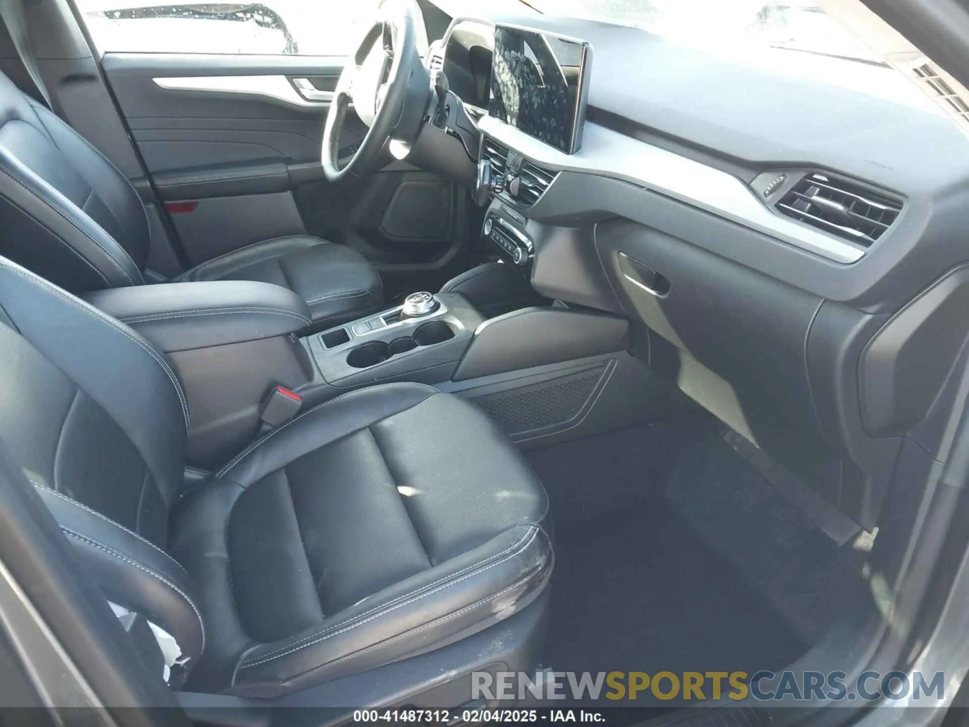 5 fotografías del automóvil dañado 1FMCU9JA7PUB20373 FORD ESCAPE 2023