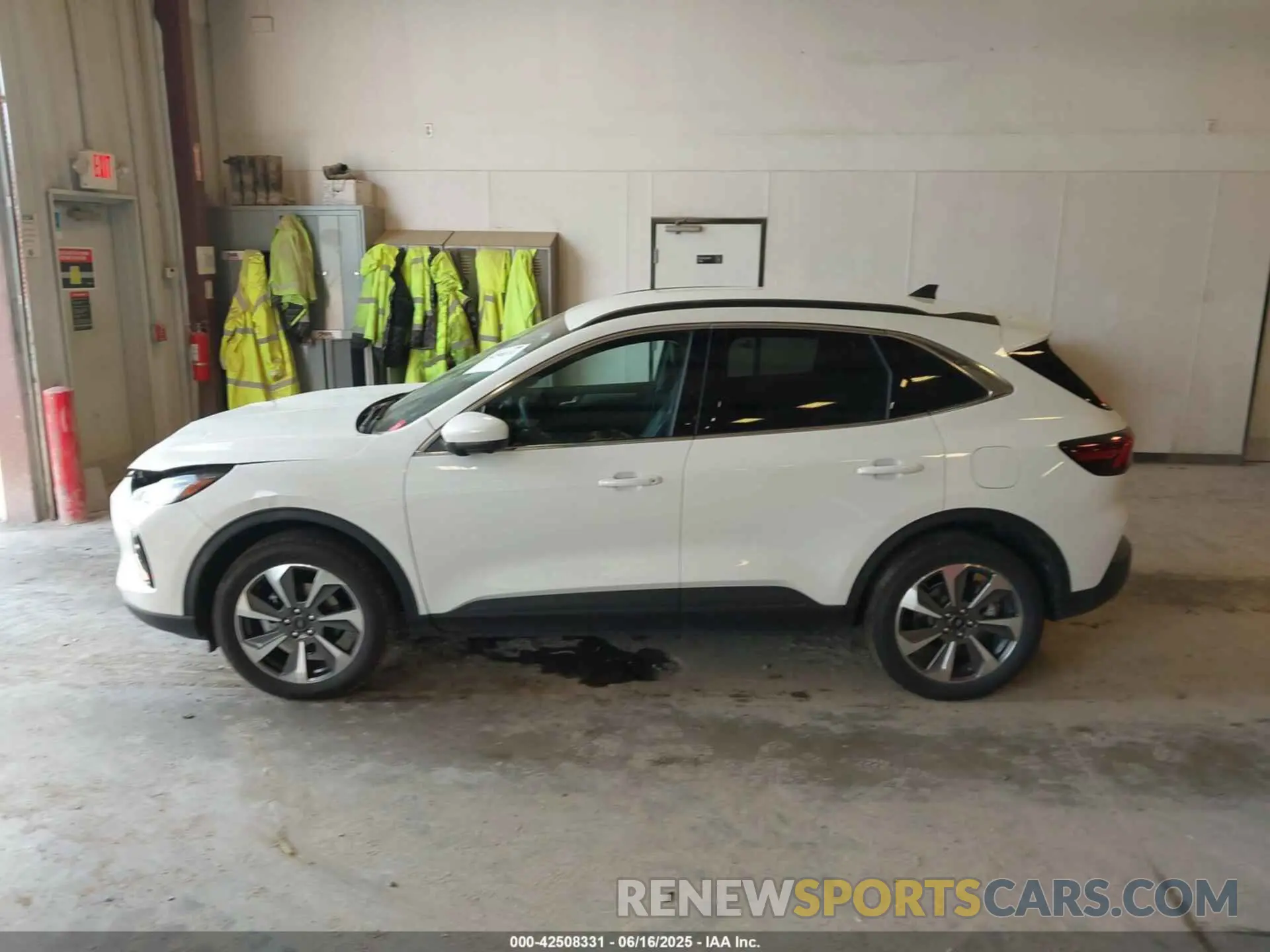 14 fotografías del automóvil dañado 1FMCU9JZ6PUA87730 FORD ESCAPE 2023