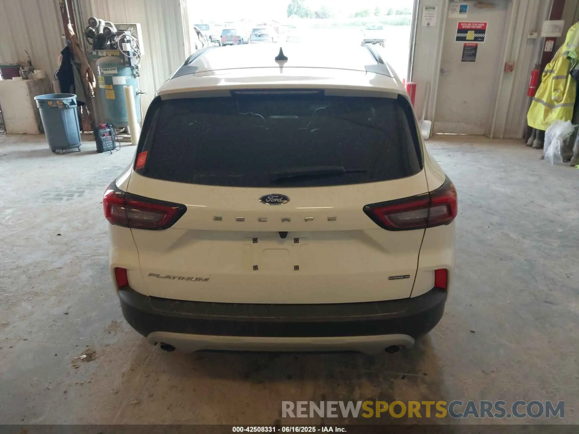 16 fotografías del automóvil dañado 1FMCU9JZ6PUA87730 FORD ESCAPE 2023
