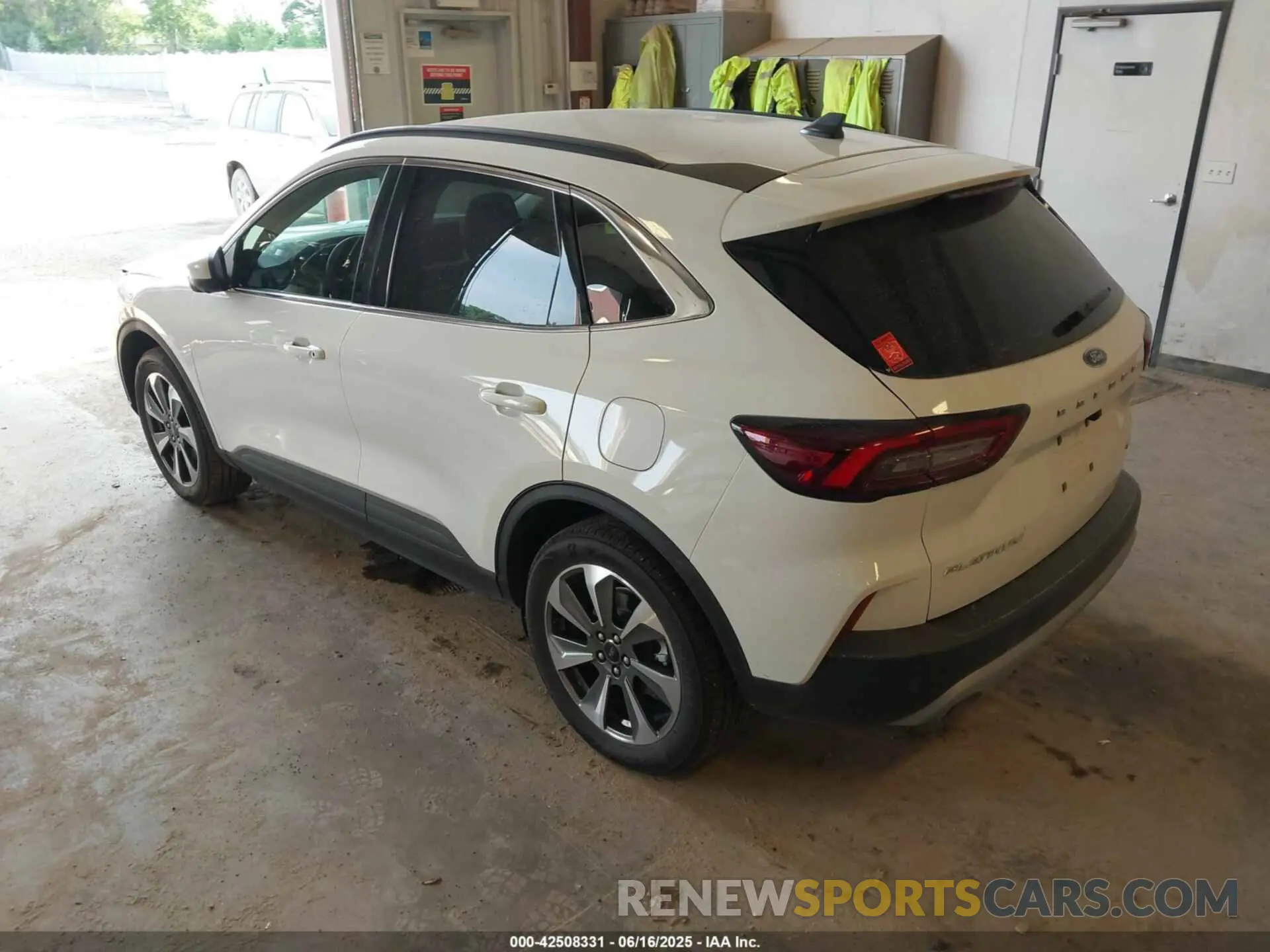 3 fotografías del automóvil dañado 1FMCU9JZ6PUA87730 FORD ESCAPE 2023