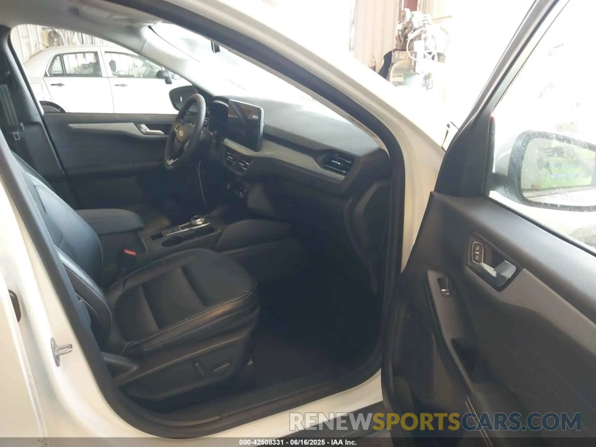 5 fotografías del automóvil dañado 1FMCU9JZ6PUA87730 FORD ESCAPE 2023