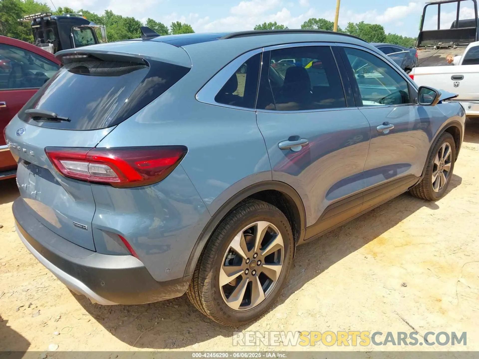 4 fotografías del automóvil dañado 1FMCU9JZXPUA07779 FORD ESCAPE 2023