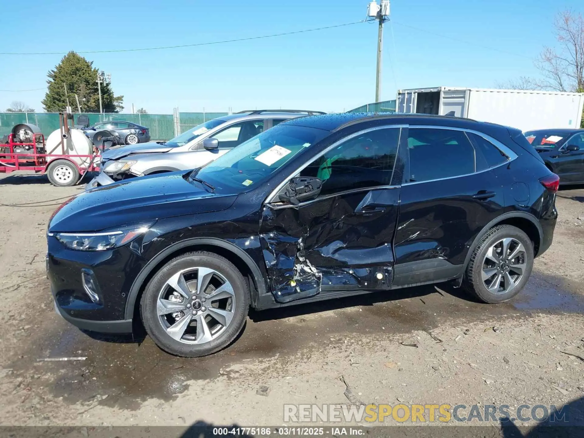 14 fotografías del automóvil dañado 1FMCU9JZXPUB41868 FORD ESCAPE 2023