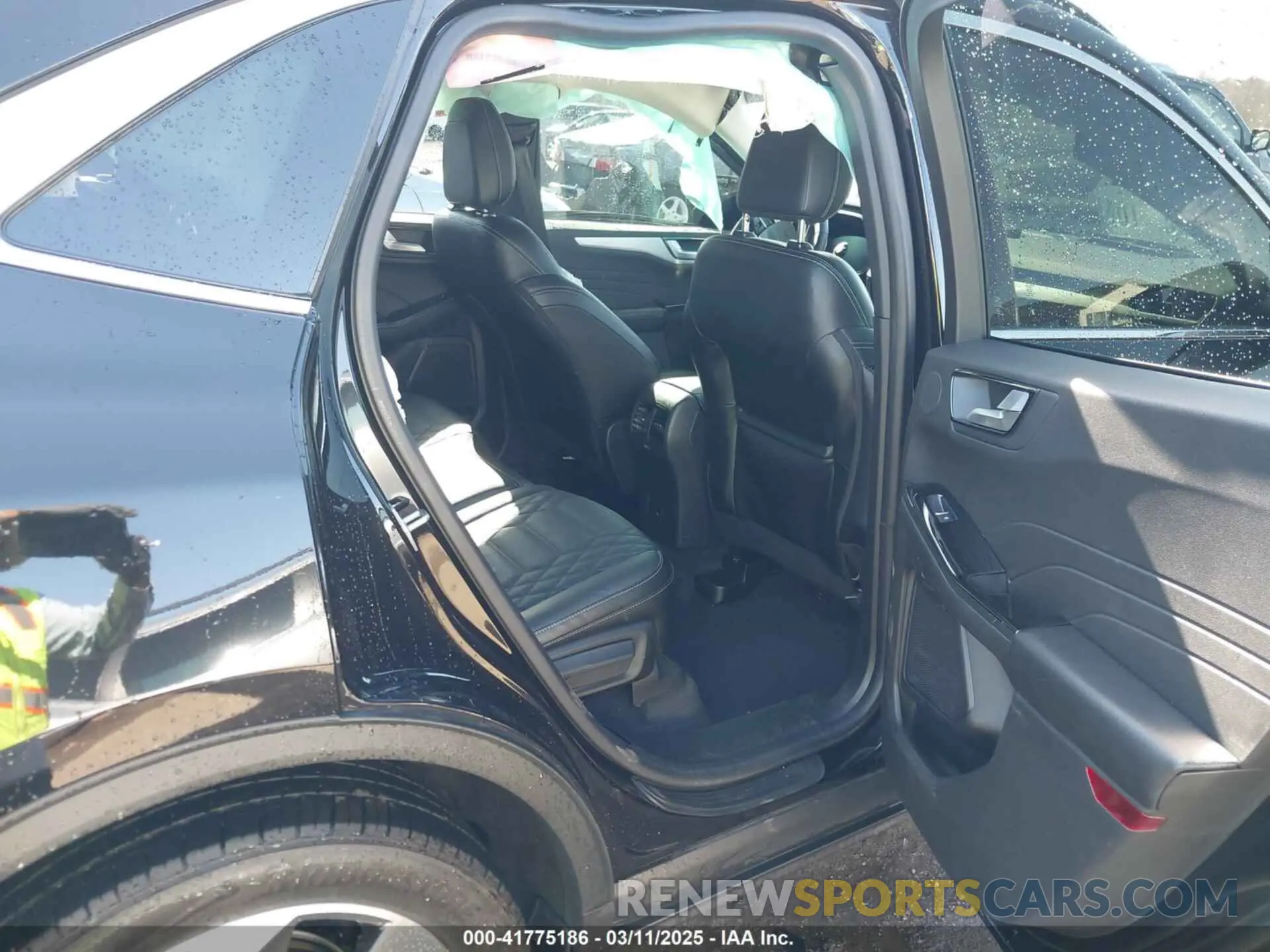 8 fotografías del automóvil dañado 1FMCU9JZXPUB41868 FORD ESCAPE 2023