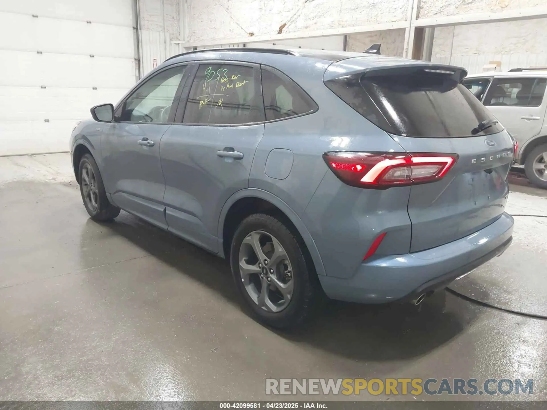 3 fotografías del automóvil dañado 1FMCU9MN0PUA57910 FORD ESCAPE 2023