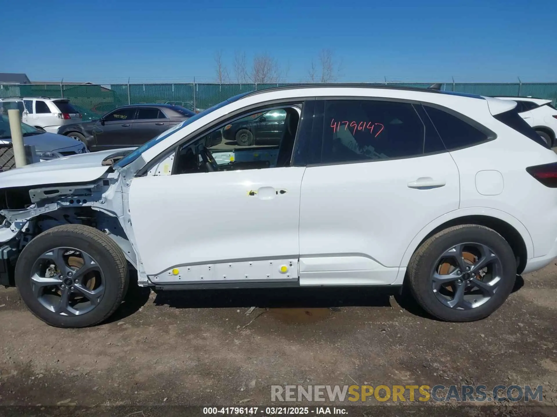 15 fotografías del automóvil dañado 1FMCU9MN1PUA75350 FORD ESCAPE 2023