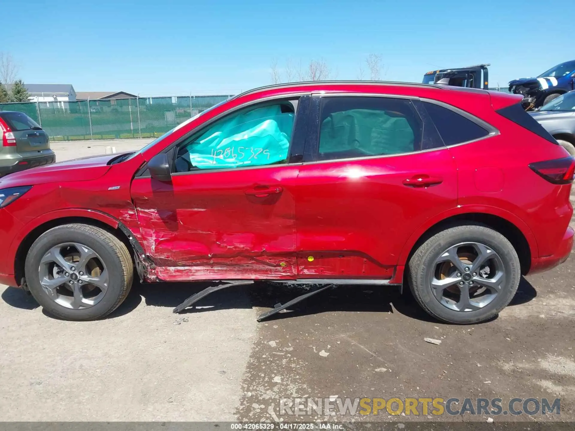 13 fotografías del automóvil dañado 1FMCU9MN2PUB28279 FORD ESCAPE 2023