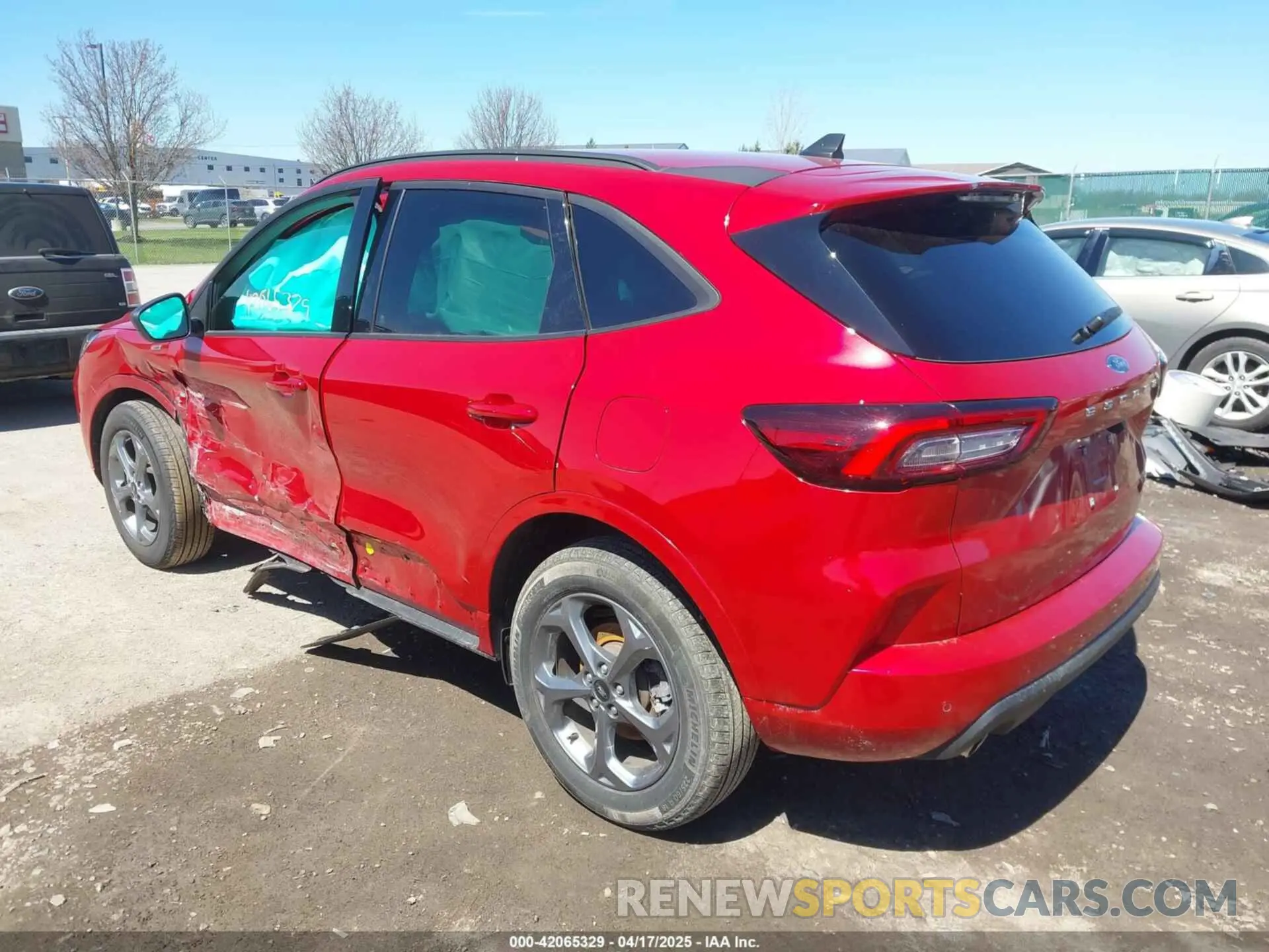3 fotografías del automóvil dañado 1FMCU9MN2PUB28279 FORD ESCAPE 2023