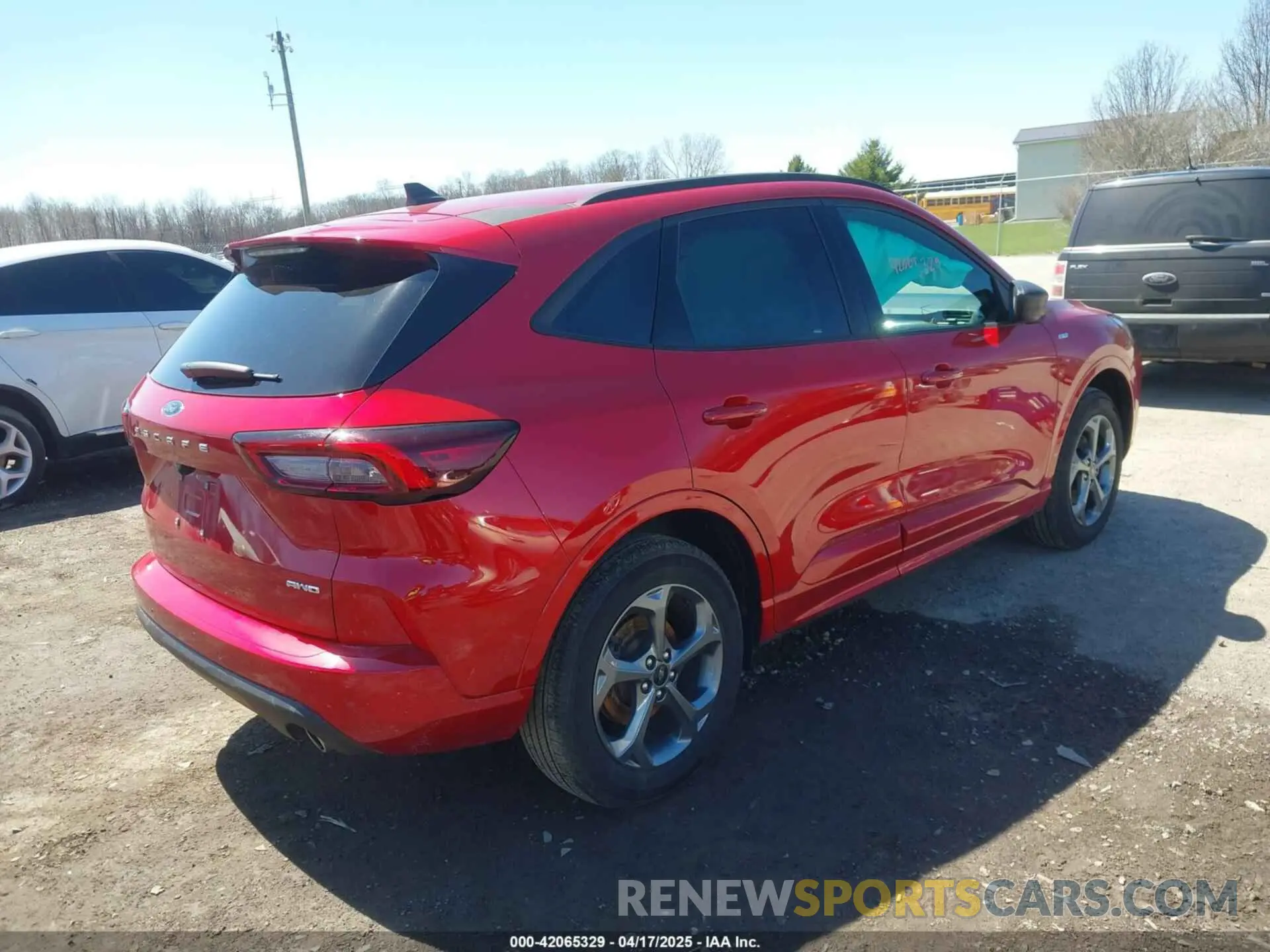 4 fotografías del automóvil dañado 1FMCU9MN2PUB28279 FORD ESCAPE 2023