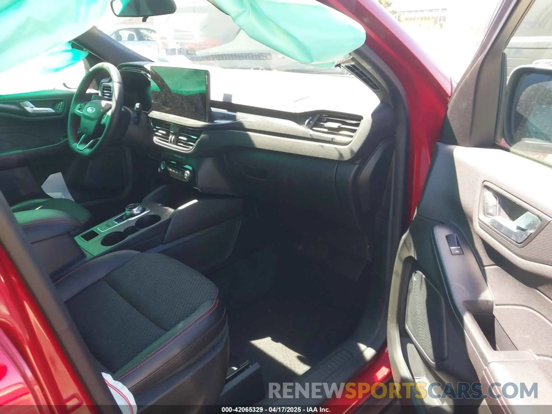 5 fotografías del automóvil dañado 1FMCU9MN2PUB28279 FORD ESCAPE 2023