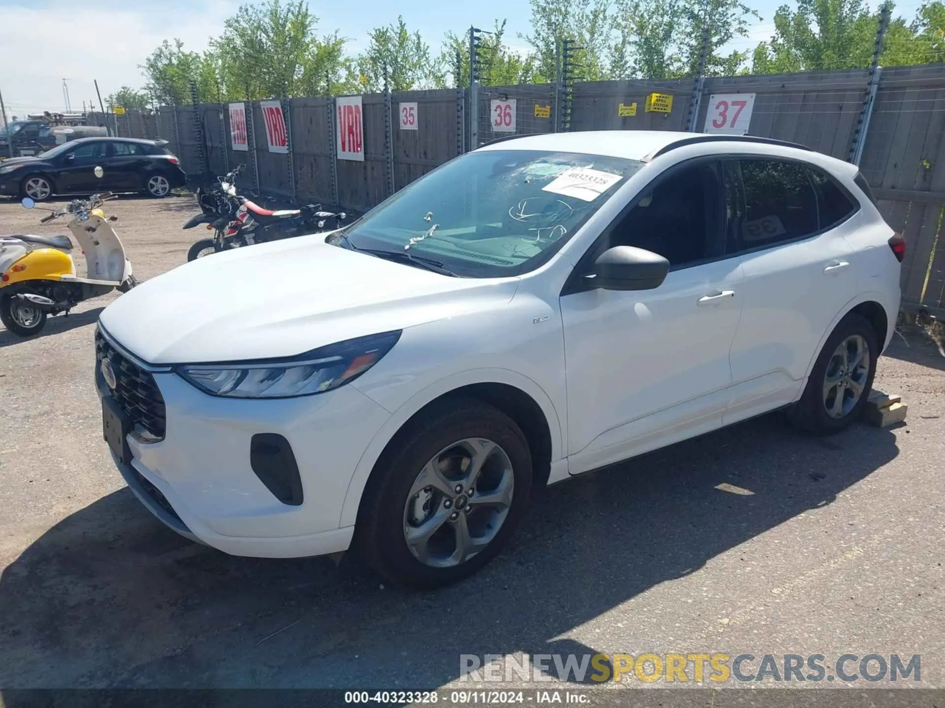 2 fotografías del automóvil dañado 1FMCU9MN3PUA24867 FORD ESCAPE 2023