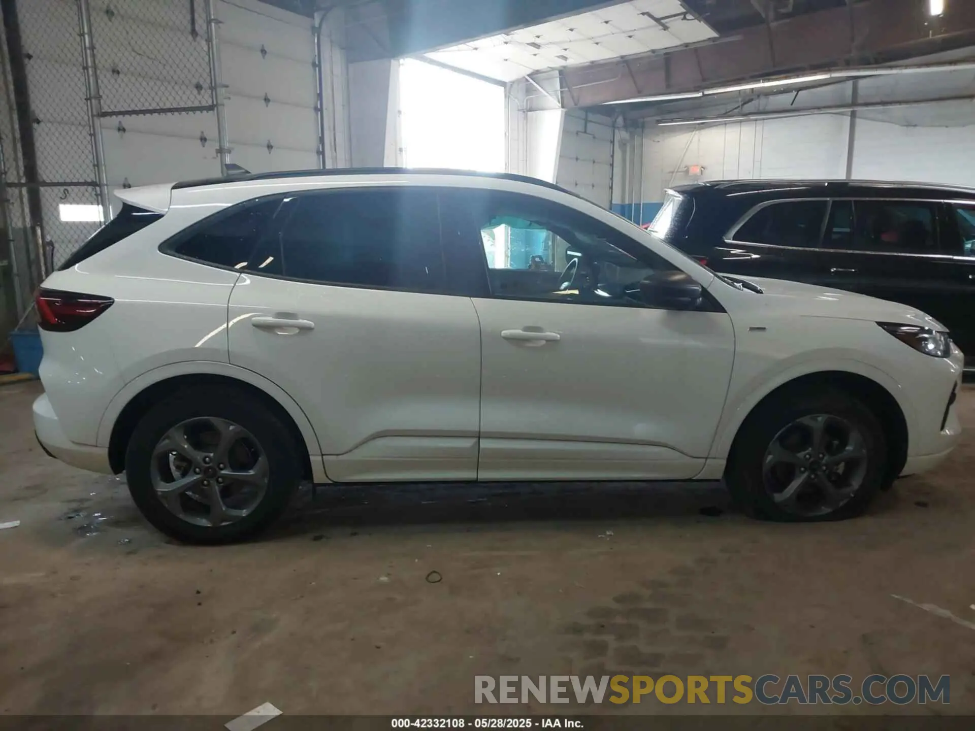 13 fotografías del automóvil dañado 1FMCU9MN4PUA35019 FORD ESCAPE 2023