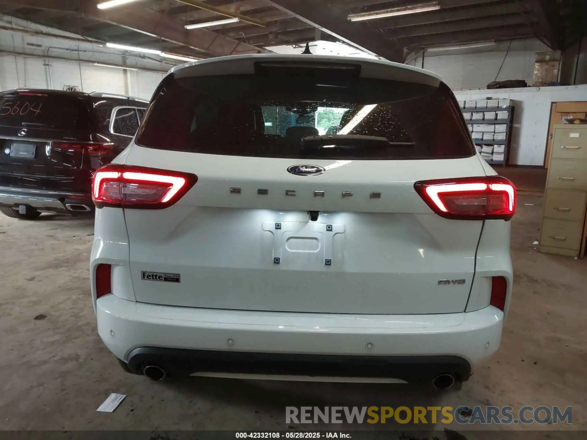 16 fotografías del automóvil dañado 1FMCU9MN4PUA35019 FORD ESCAPE 2023