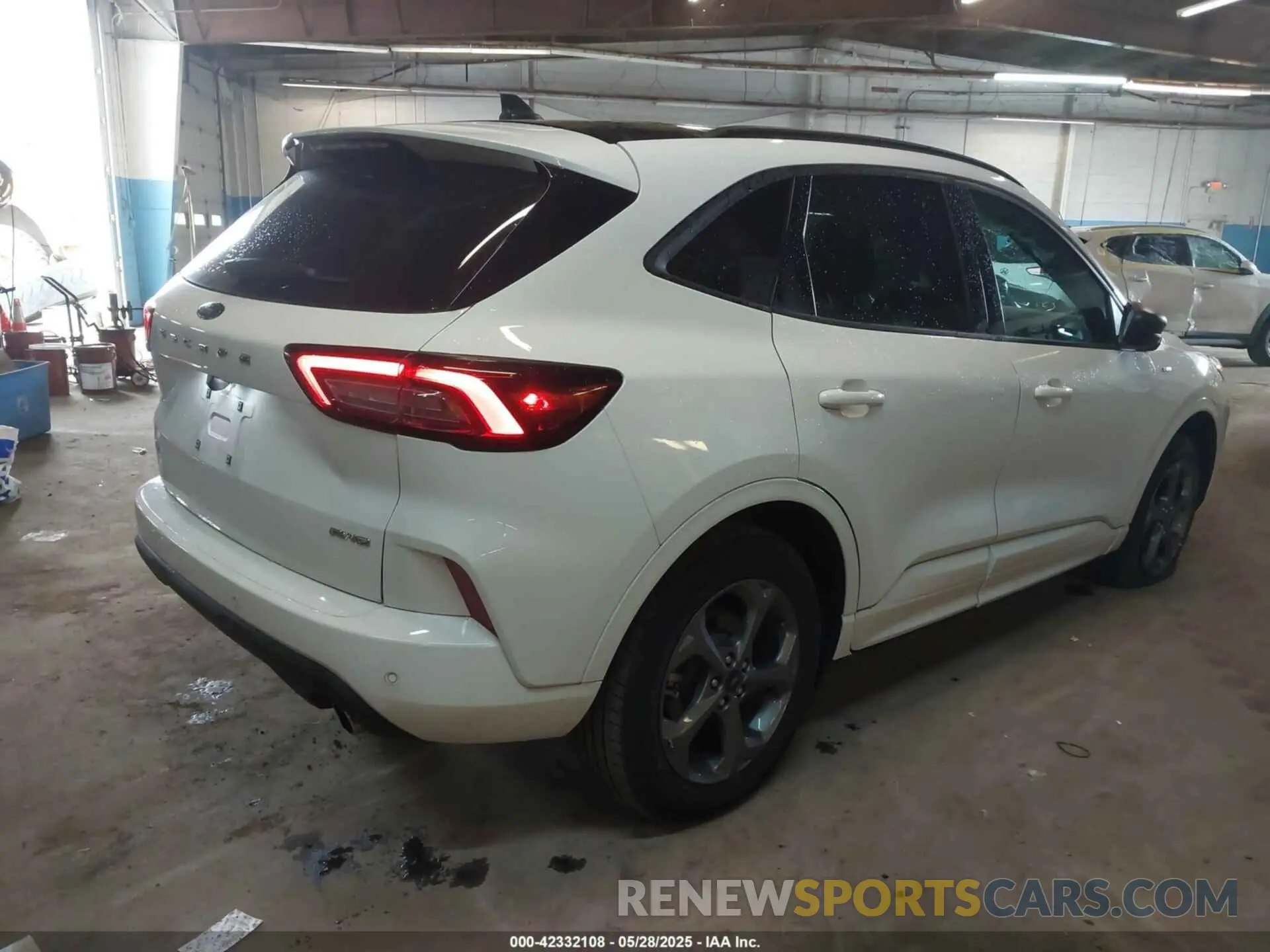 4 fotografías del automóvil dañado 1FMCU9MN4PUA35019 FORD ESCAPE 2023