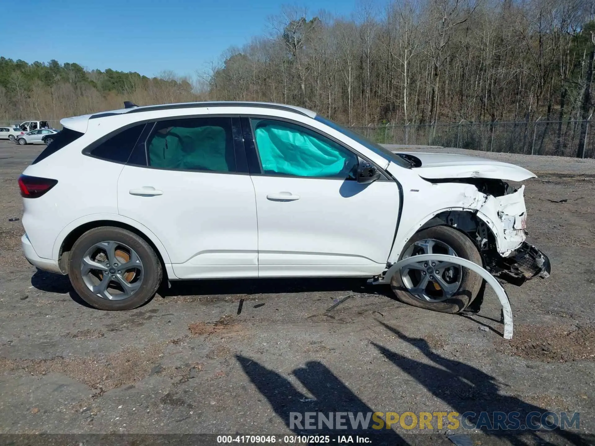 14 fotografías del automóvil dañado 1FMCU9MN5PUB33525 FORD ESCAPE 2023
