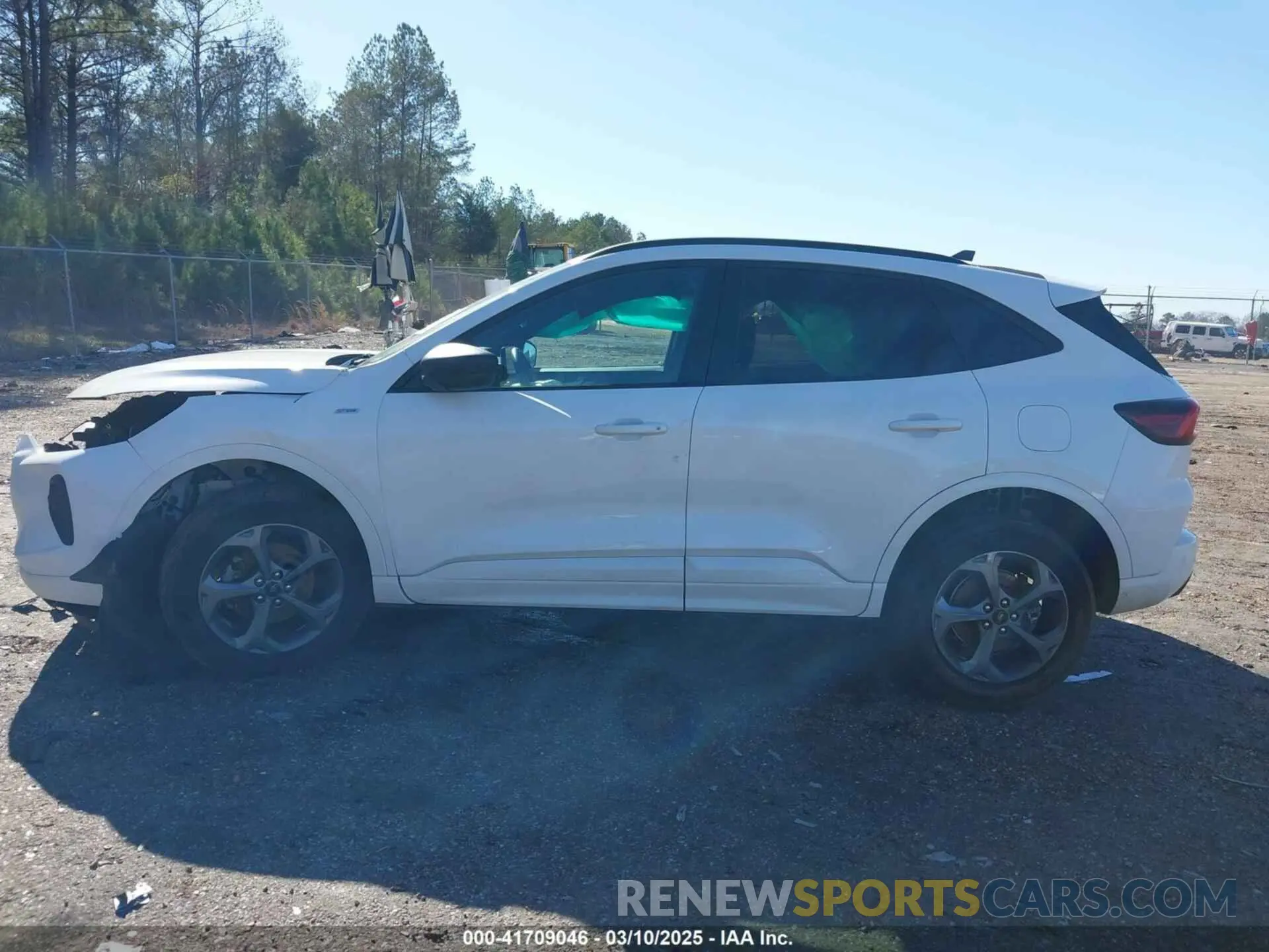 15 fotografías del automóvil dañado 1FMCU9MN5PUB33525 FORD ESCAPE 2023
