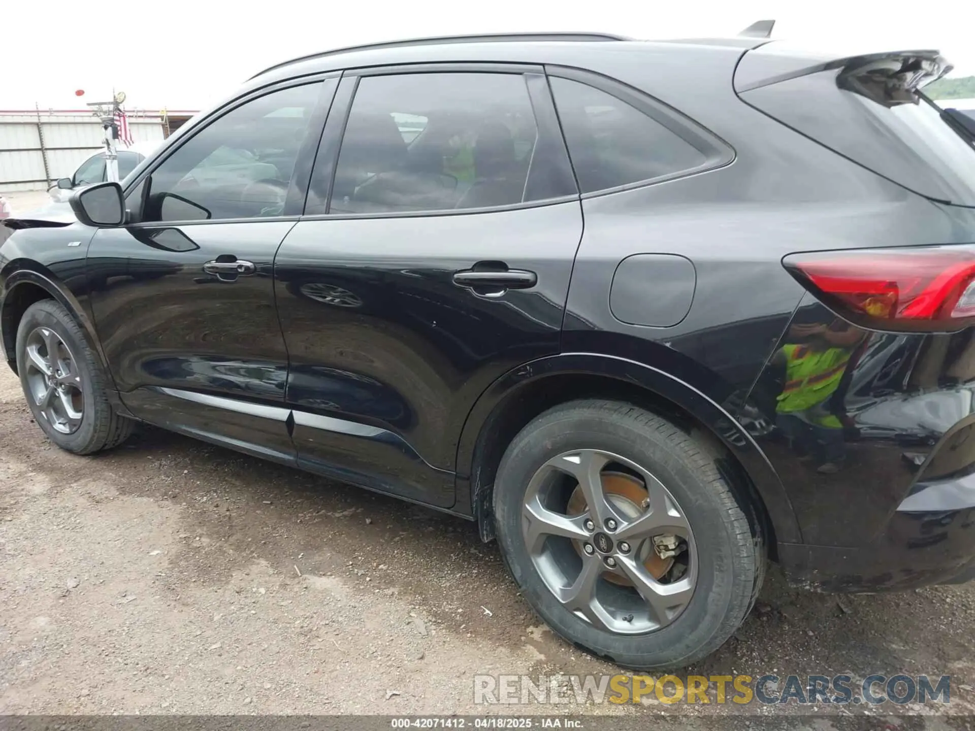 15 fotografías del automóvil dañado 1FMCU9MN6PUB21822 FORD ESCAPE 2023