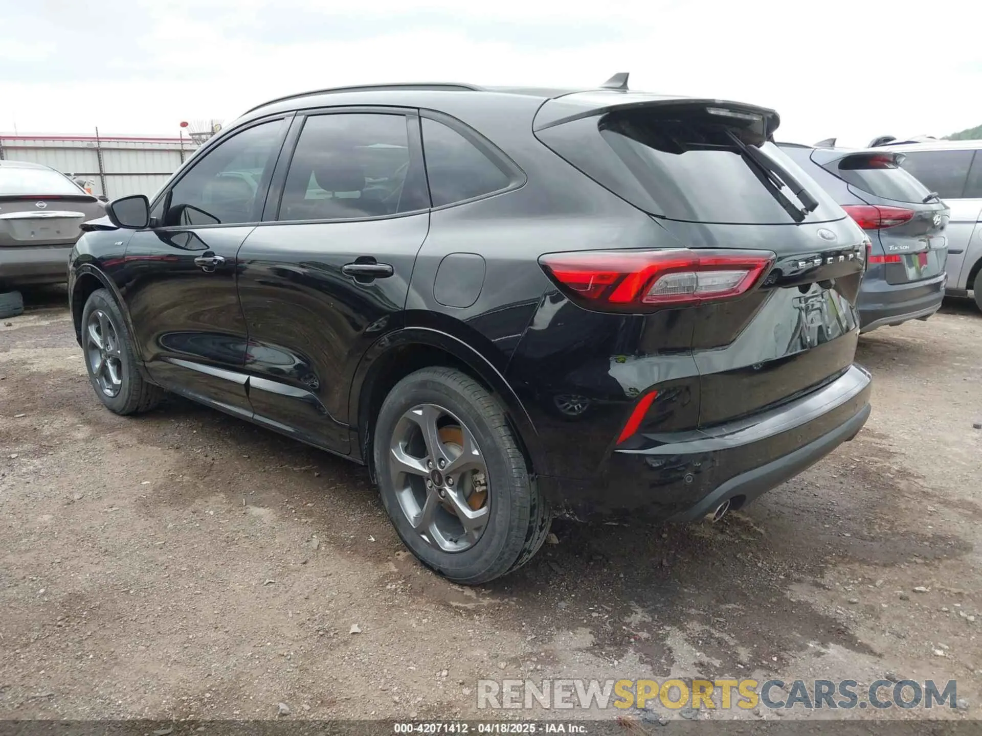 3 fotografías del automóvil dañado 1FMCU9MN6PUB21822 FORD ESCAPE 2023