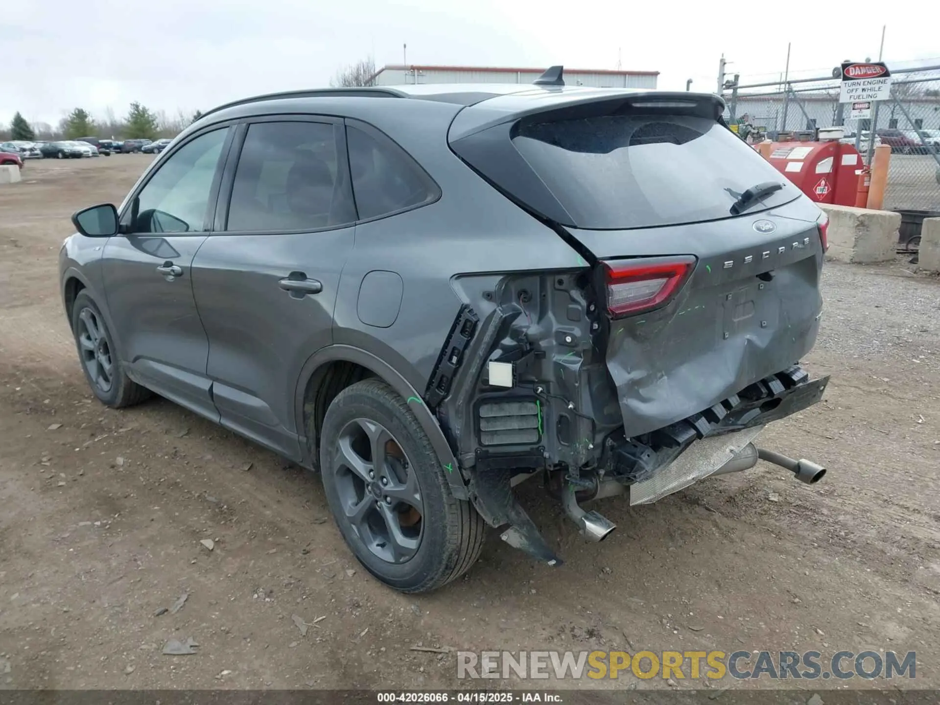 3 fotografías del automóvil dañado 1FMCU9MN8PUA50672 FORD ESCAPE 2023