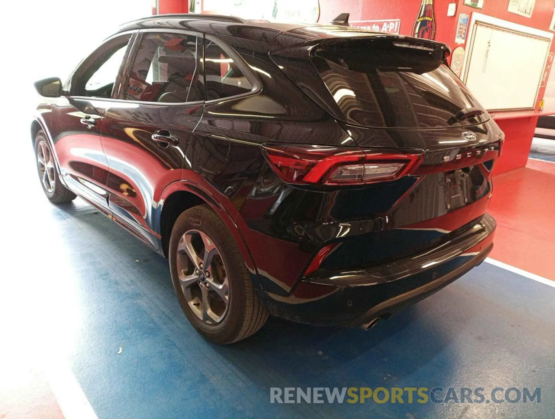 14 fotografías del automóvil dañado 1FMCU9MN8PUA77354 FORD ESCAPE 2023
