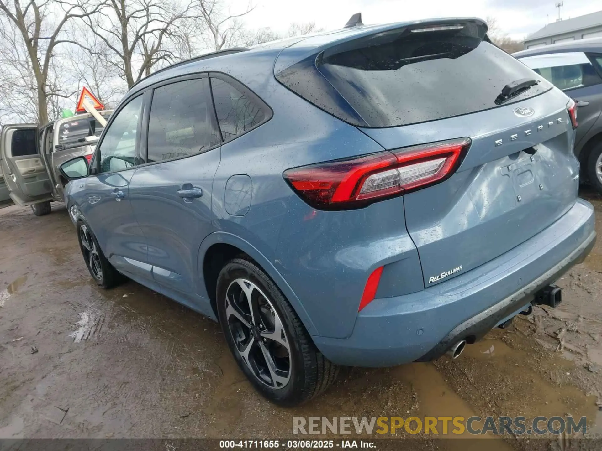 3 fotografías del automóvil dañado 1FMCU9NA0PUB12674 FORD ESCAPE 2023