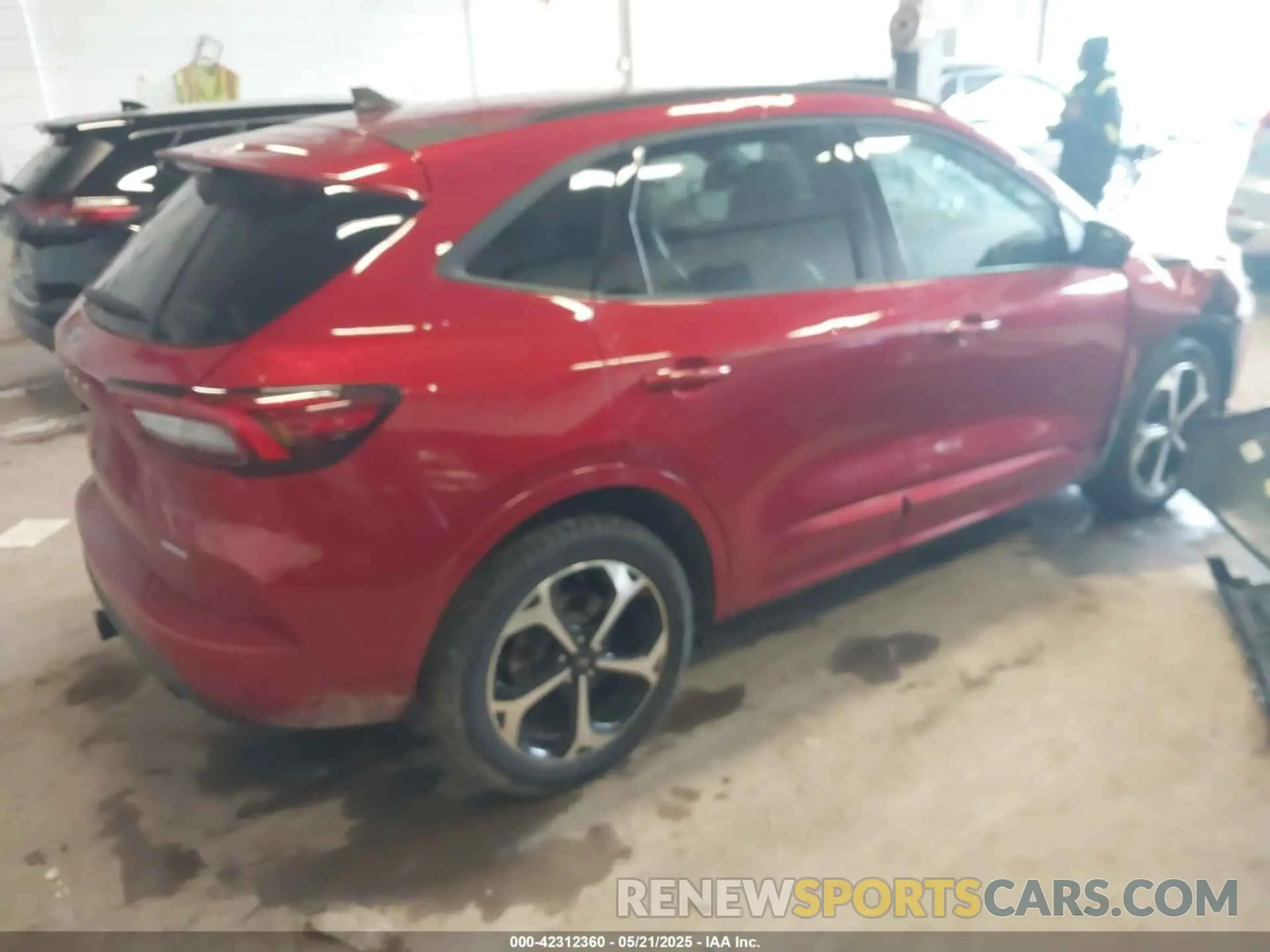 4 fotografías del automóvil dañado 1FMCU9NA6PUA05371 FORD ESCAPE 2023
