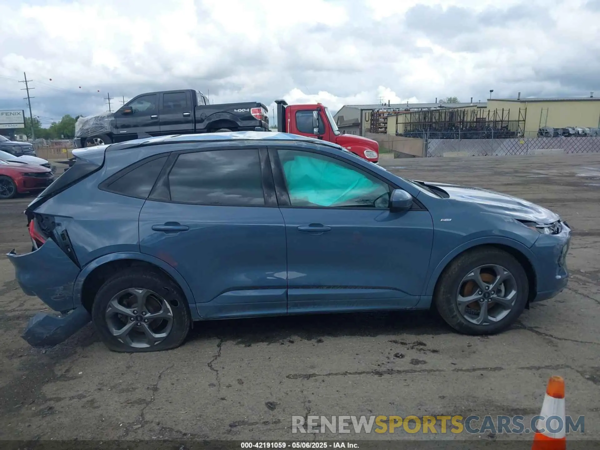 12 fotografías del automóvil dañado 1FMCU9NZ4PUB02302 FORD ESCAPE 2023