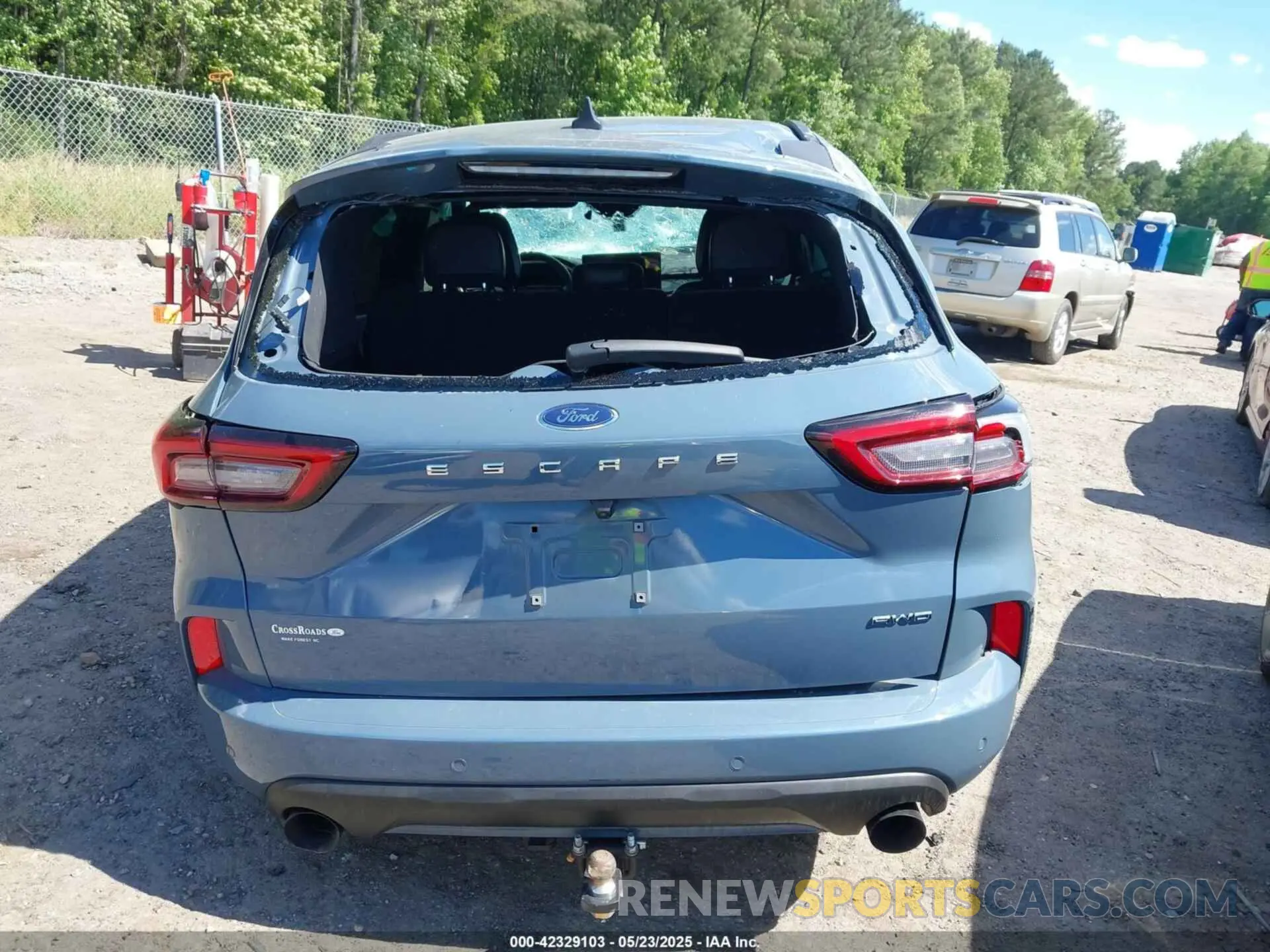 16 fotografías del automóvil dañado 1FMCU9PA1PUB43705 FORD ESCAPE 2023