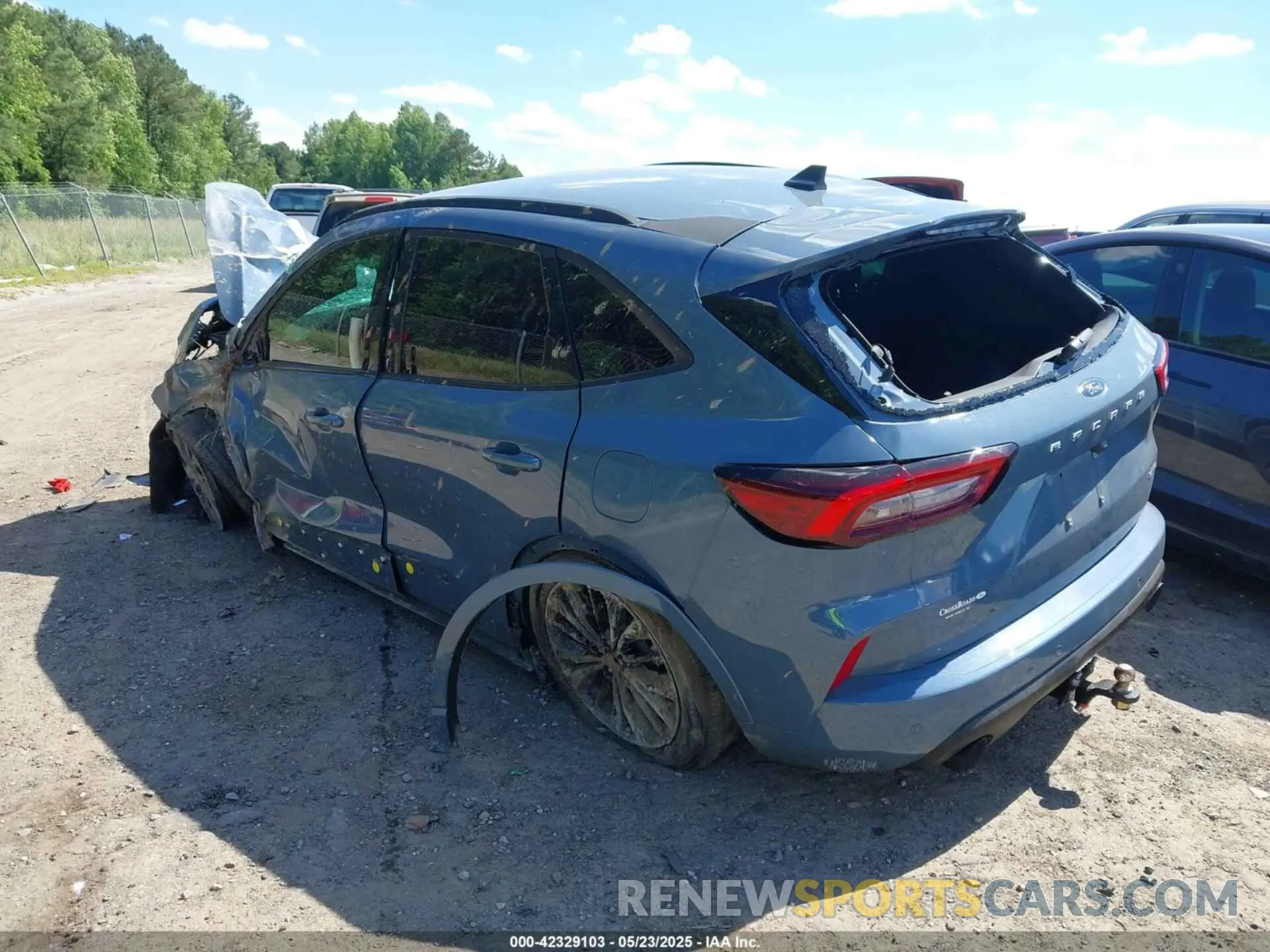 3 fotografías del automóvil dañado 1FMCU9PA1PUB43705 FORD ESCAPE 2023