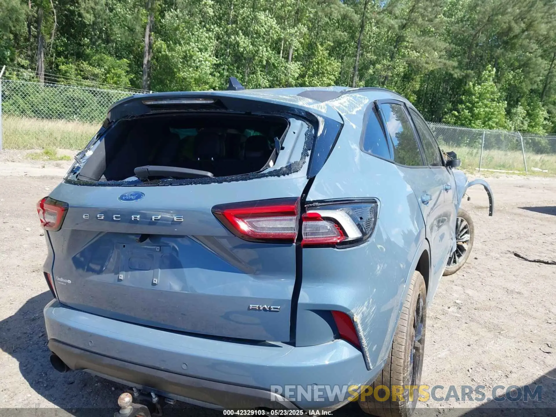 4 fotografías del automóvil dañado 1FMCU9PA1PUB43705 FORD ESCAPE 2023