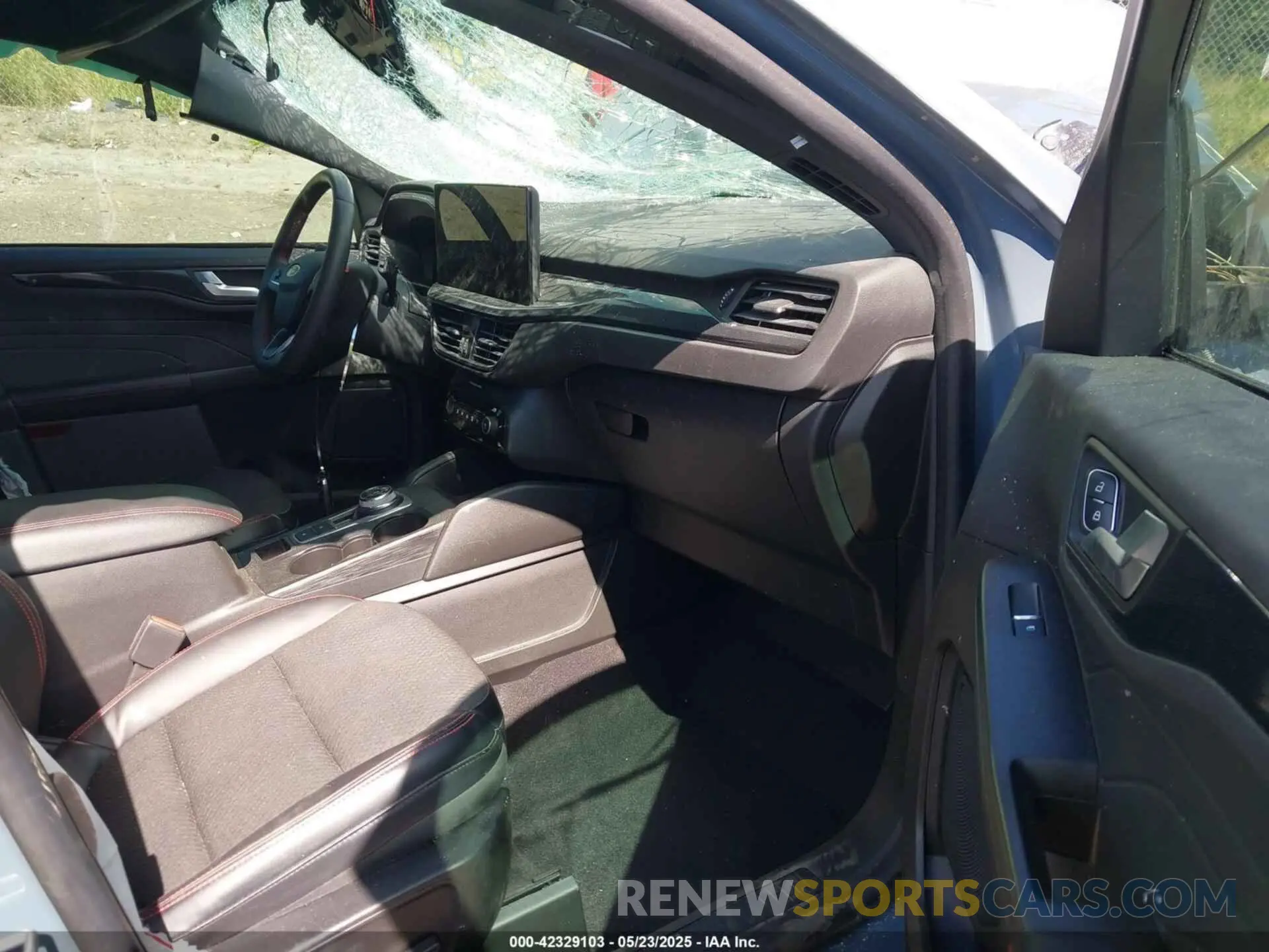 5 fotografías del automóvil dañado 1FMCU9PA1PUB43705 FORD ESCAPE 2023