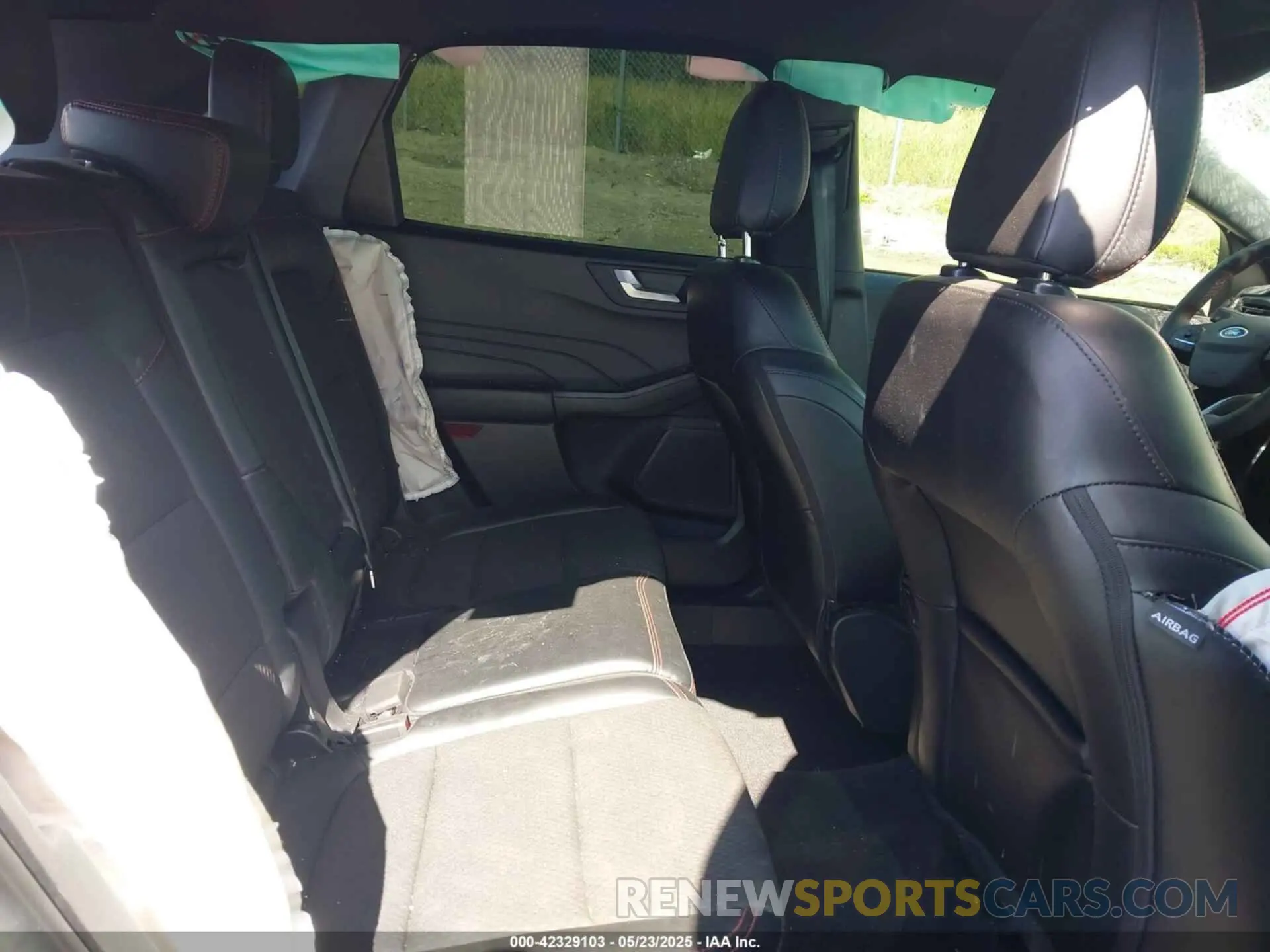 8 fotografías del automóvil dañado 1FMCU9PA1PUB43705 FORD ESCAPE 2023