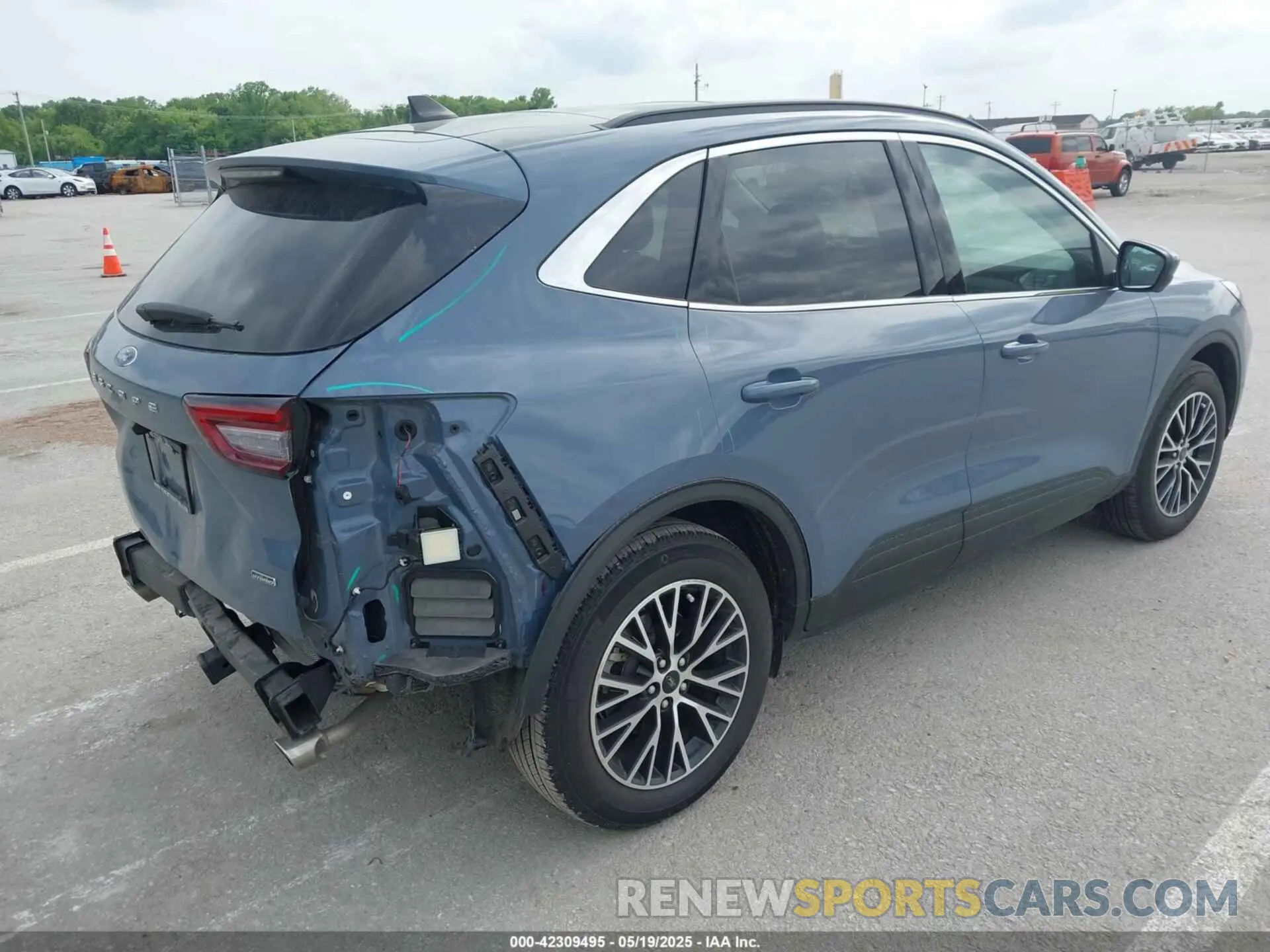 4 fotografías del automóvil dañado 1FMCU0E15RUA14352 FORD ESCAPE 2024