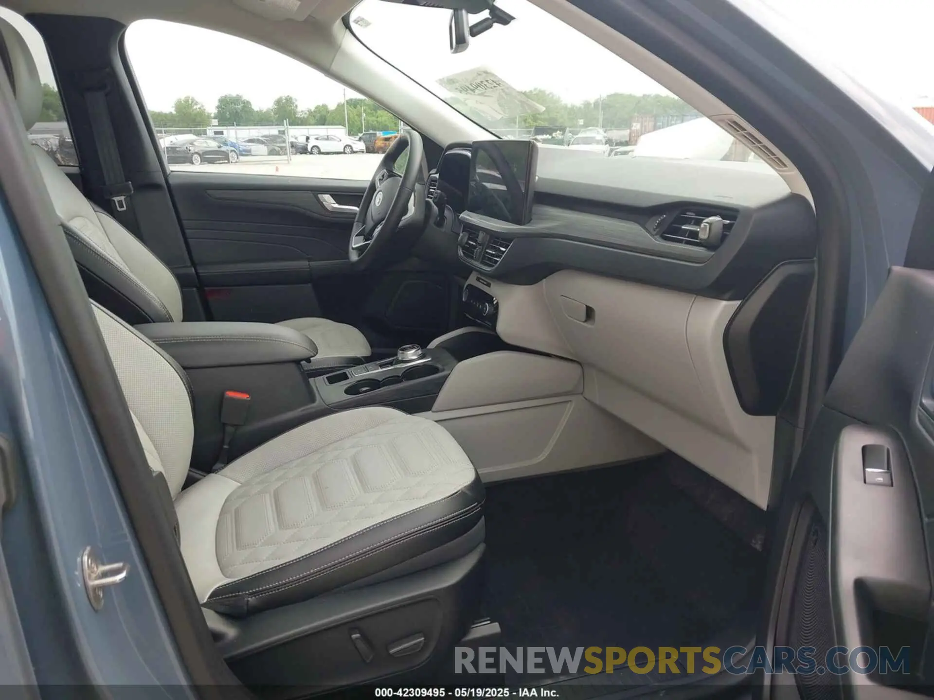 5 fotografías del automóvil dañado 1FMCU0E15RUA14352 FORD ESCAPE 2024