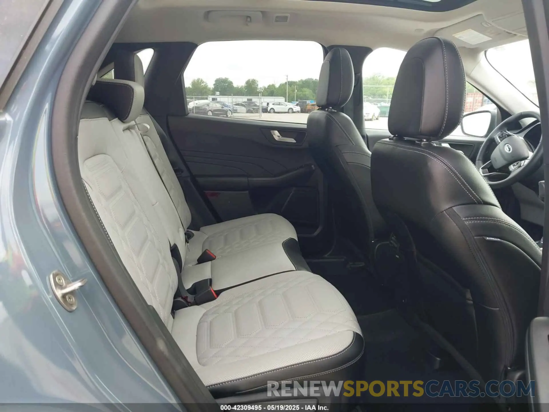 8 fotografías del automóvil dañado 1FMCU0E15RUA14352 FORD ESCAPE 2024