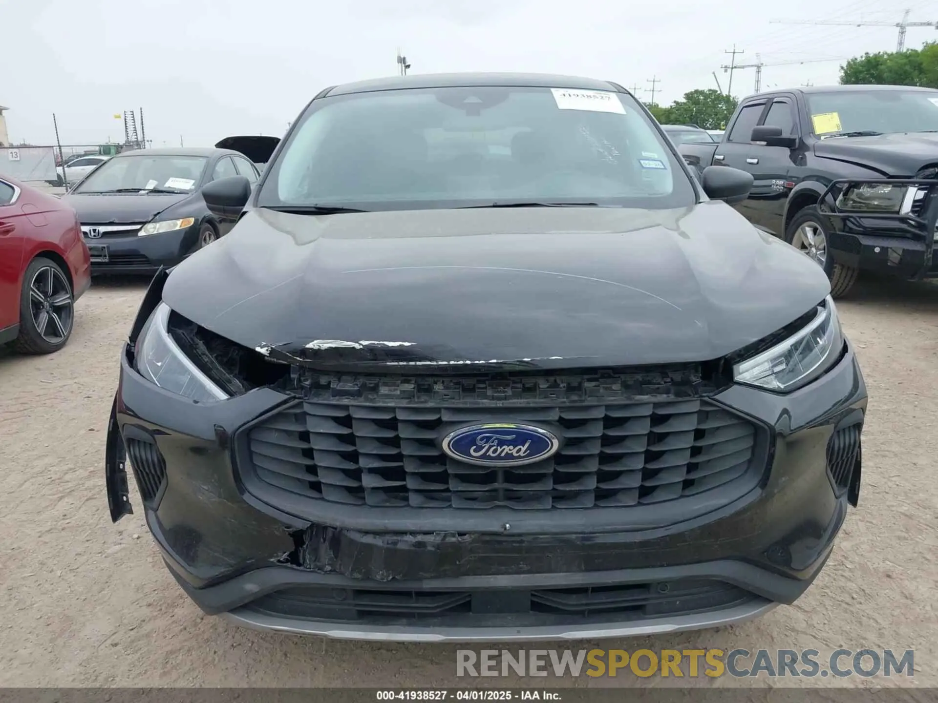 12 fotografías del automóvil dañado 1FMCU0GN0RUA57657 FORD ESCAPE 2024