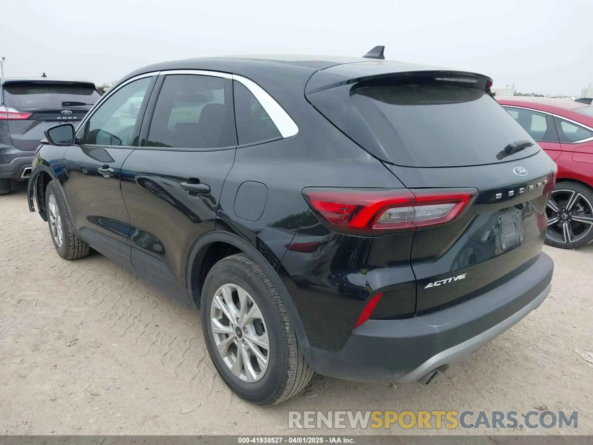 3 fotografías del automóvil dañado 1FMCU0GN0RUA57657 FORD ESCAPE 2024