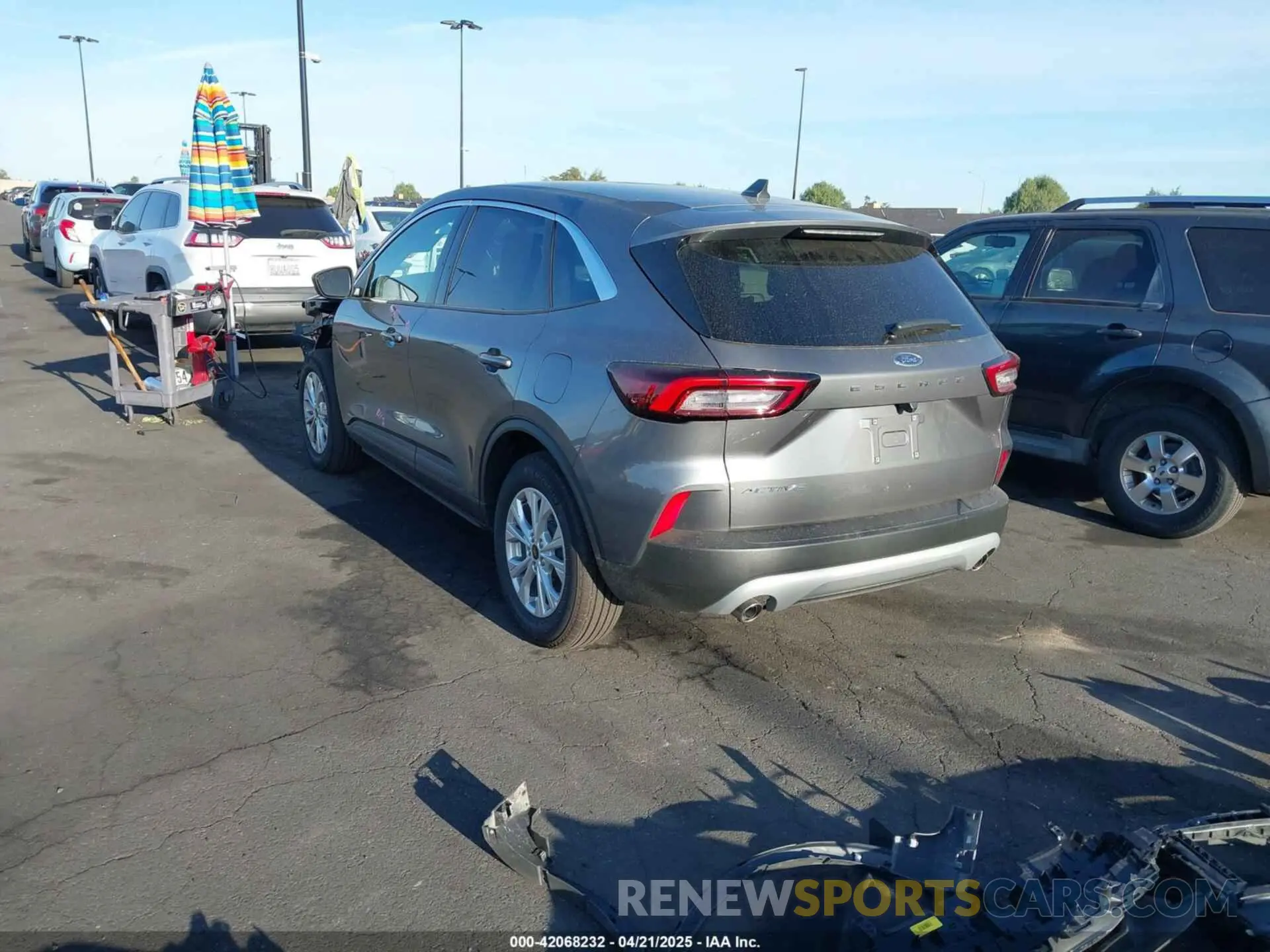 3 fotografías del automóvil dañado 1FMCU0GN1RUB03237 FORD ESCAPE 2024