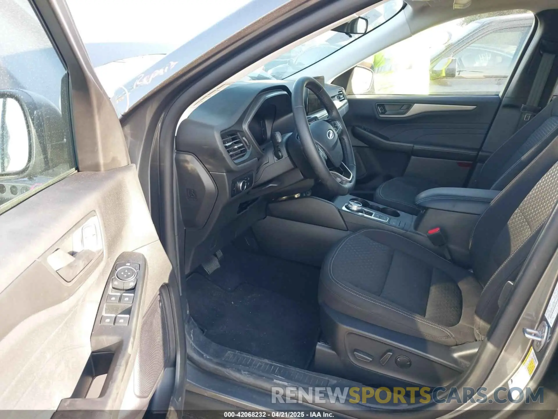 5 fotografías del automóvil dañado 1FMCU0GN1RUB03237 FORD ESCAPE 2024