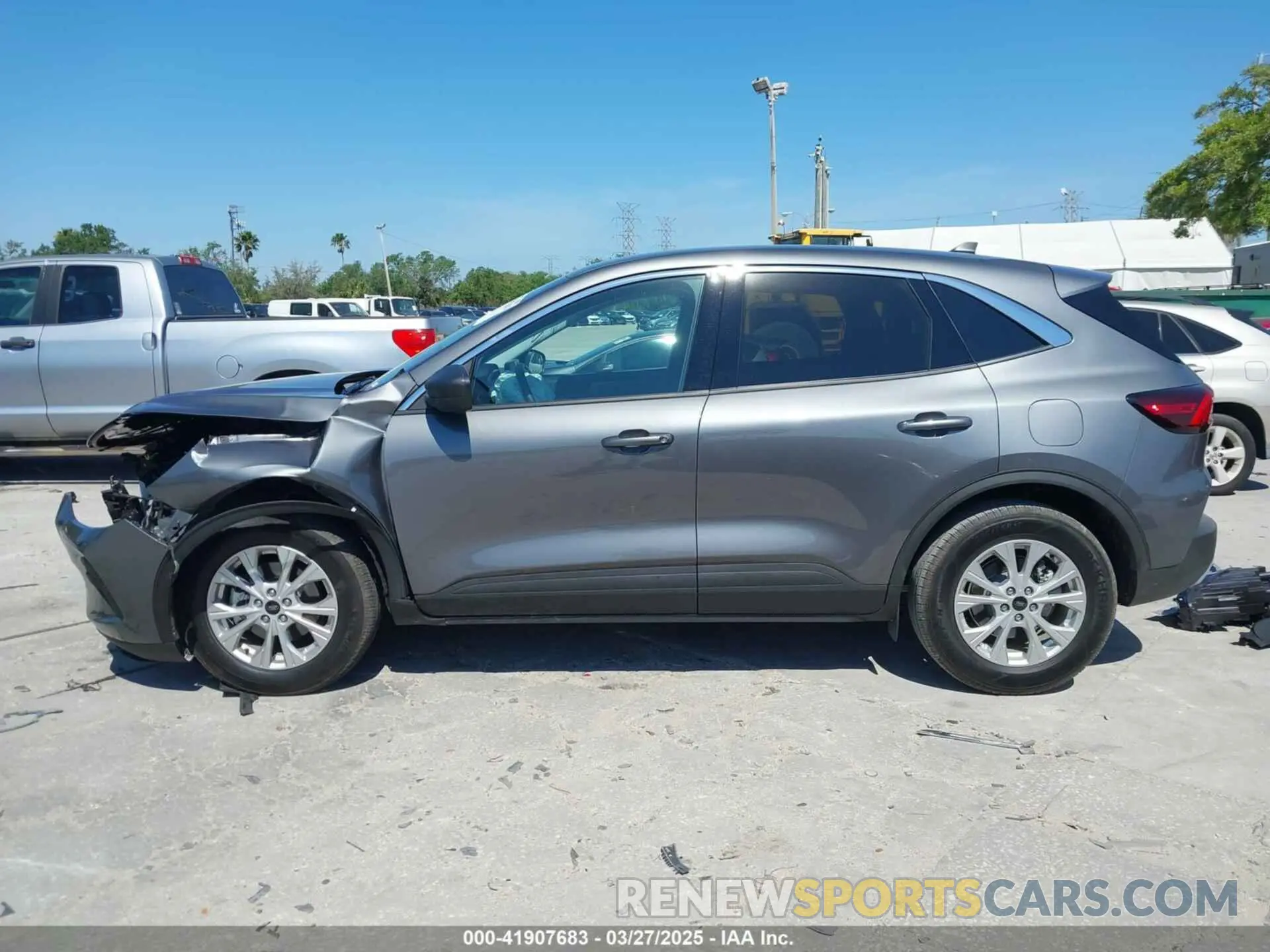 14 fotografías del automóvil dañado 1FMCU0GN1RUB28672 FORD ESCAPE 2024
