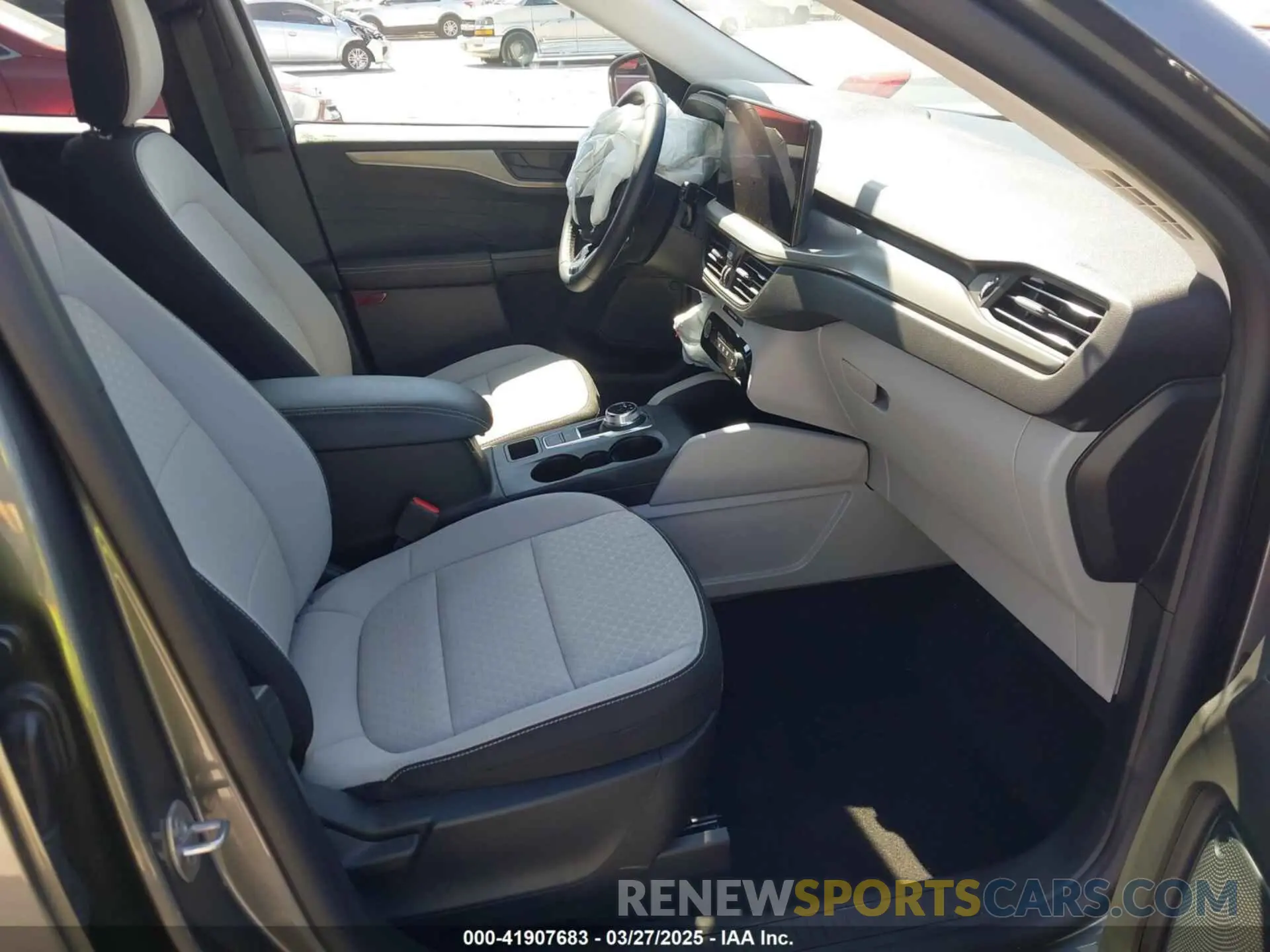 5 fotografías del automóvil dañado 1FMCU0GN1RUB28672 FORD ESCAPE 2024