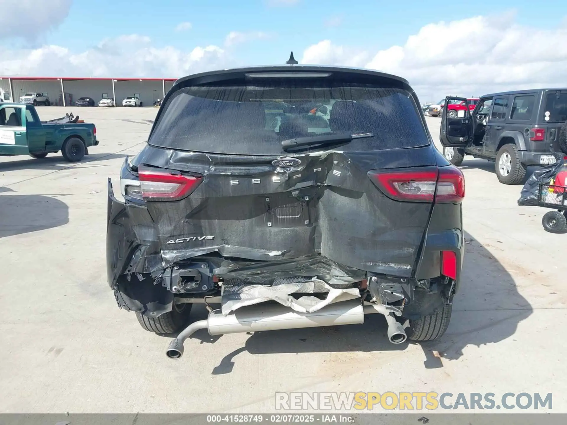 16 fotografías del automóvil dañado 1FMCU0GN2RUA60575 FORD ESCAPE 2024