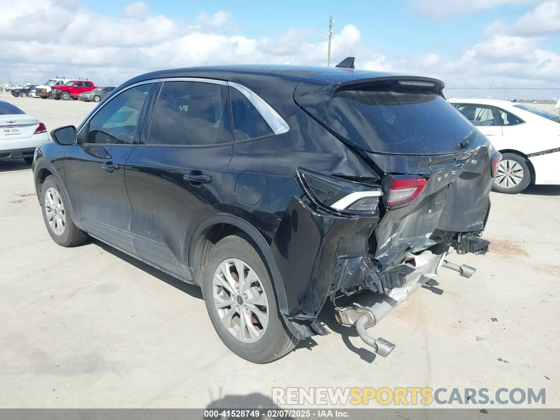 3 fotografías del automóvil dañado 1FMCU0GN2RUA60575 FORD ESCAPE 2024